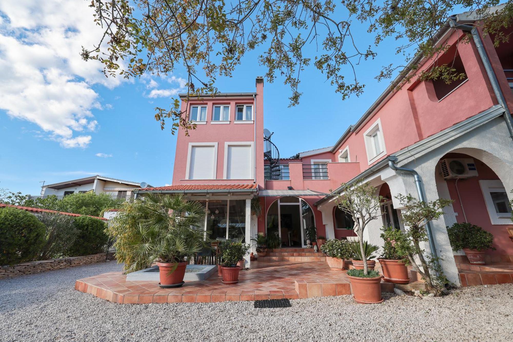 Villa Arta Drage Luaran gambar